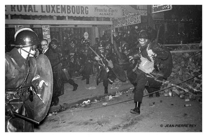 10 mai 1968 - Nuit des barricades - 08.10-mai-1968-Nuit-des-barricades.J-P.-Rey.jpg