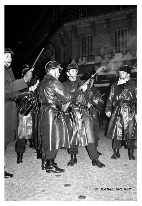 10 mai 1968 - Nuit des barricades - 10-2.10-mai-1968-Nuit-des-barricades.J-P.-Rey.jpg