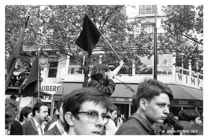 13 mai 1968 - La Marianne au drapeau noir - 61.13-mai-1968-marianne-drapeau-noir.J-P.-Rey.jpg