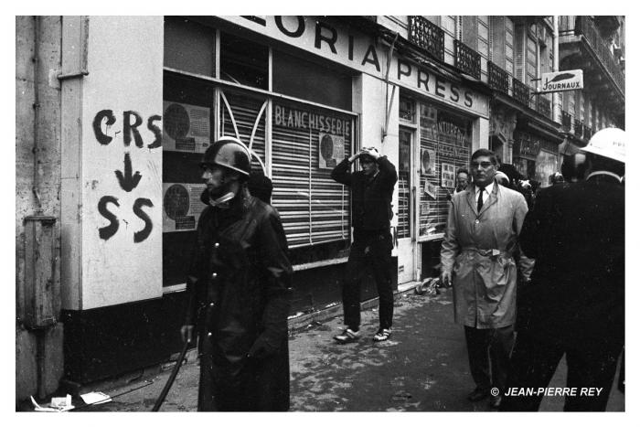 Arrestations aprés la nuit des barricades, 11 mai 1968 - J.-P.-Rey-22.jpg